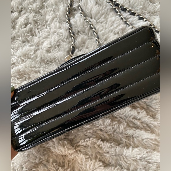Authentic Quilted chanel mini Black patent leather - Picture 4 of 10